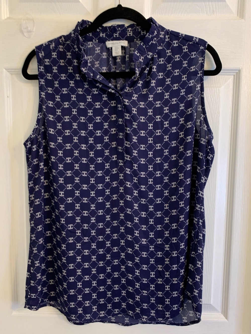Carolina Belle Women’s Navy and White Sleeveless blouse. Size medium. $10